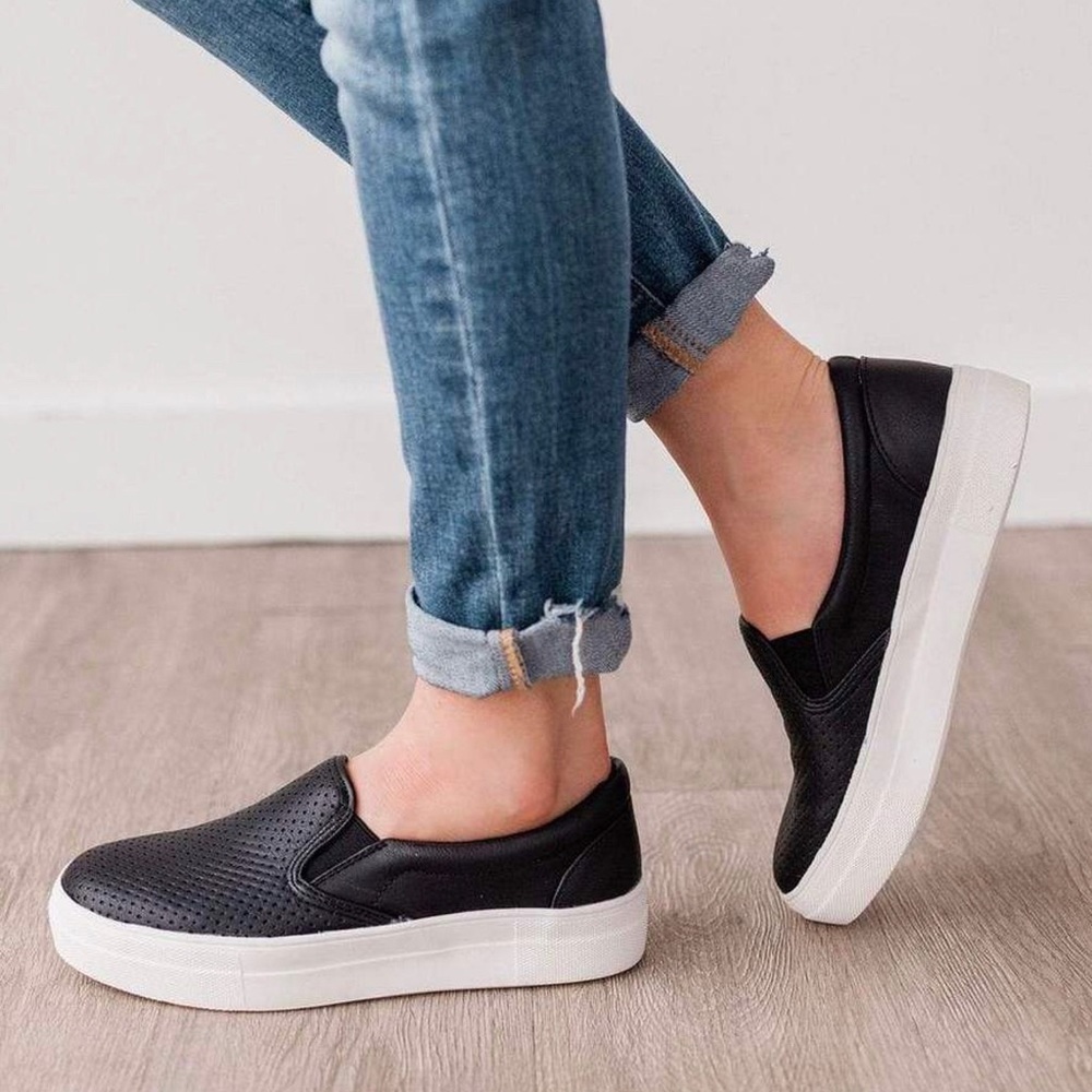 Comfy Perforated Slip-on Flats Loafer Sneakers Black